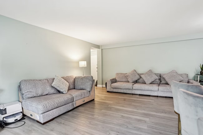sala de estar - 4100 W St NW Unidad 302