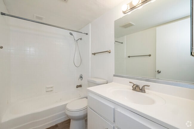 2 habitaciones, 2 baños - 928 pies cuadrados - Baño principal