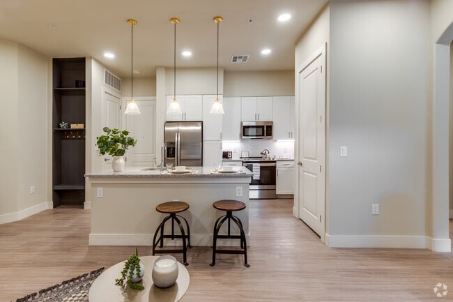 1BR, 1BA 727
