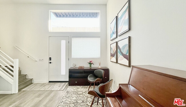 Photo - 2927 1/2 Denby Ave