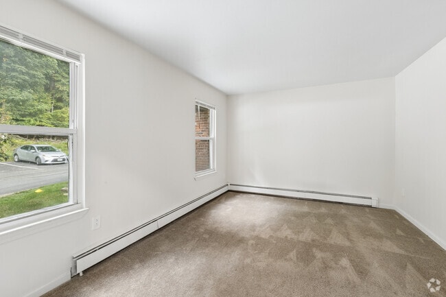 1BR, 1BA - 600SF - Bedroom