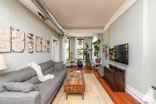 Building Photo - 3336 N Sheffield Ave Unit 2