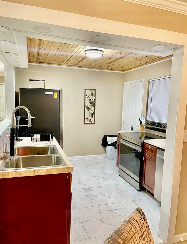 Photo - 616 Antwerp Ave