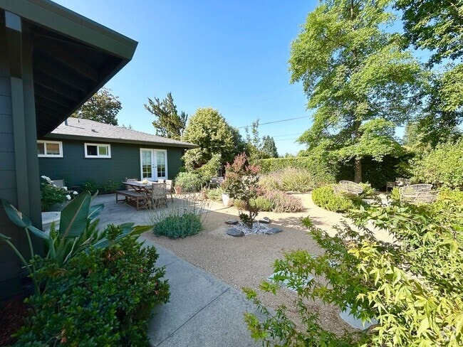 Building Photo - Beautiful Home in Lovely Community