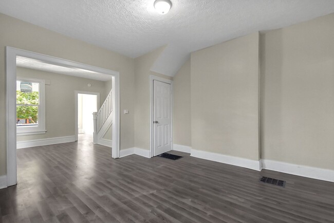 Photo - 1576-1578 Arlington Ave Apartment Unit 1576