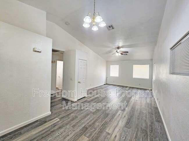 Photo - 2321 E Calvada Blvd Unidad #6 NO DOGS