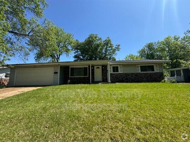 Building Photo - 48 Wayside Dr Rental