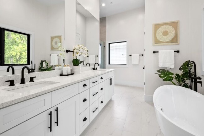 Photo - 10620 Parkwood Dr