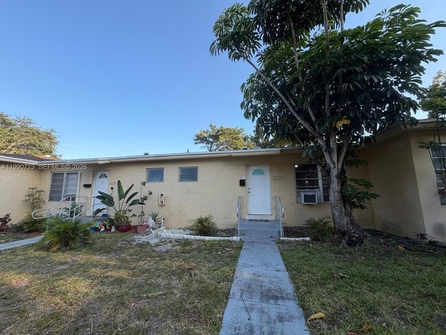 Building Photo - 2210 NE 170th St Unit 2220