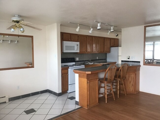 Photo - ONE MONTH FREE on this cat-friendly 1 BD o... Unit 680-312