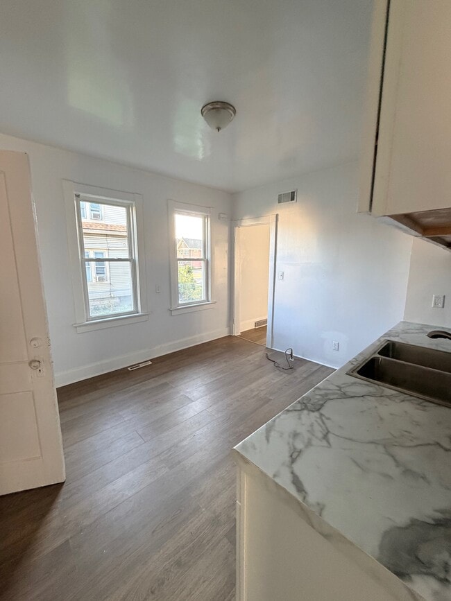 Photo - 1352 S 59th St