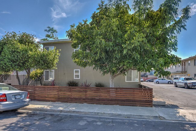 Photo - 490 California St