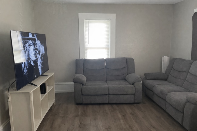 Photo - 15 S Grove St Unit 1bed