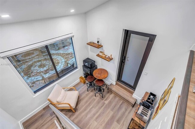 Photo - 870 NE 82nd St Unidad 2