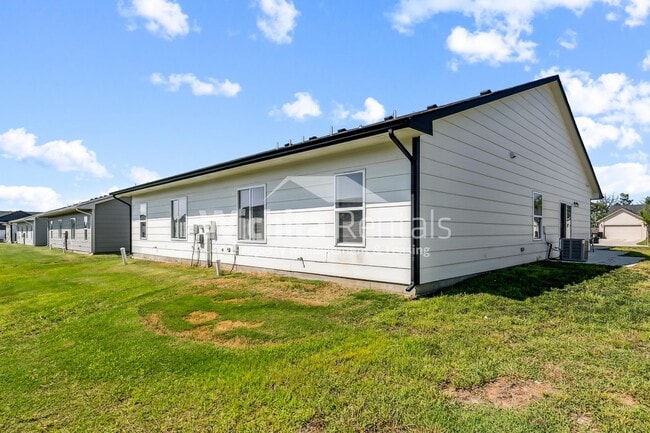 Photo - Move-In Ready Duplex in Bel Aire!