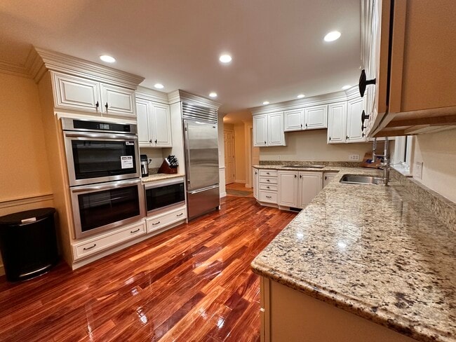 Kitchen - 53 Edinboro St Unit 53