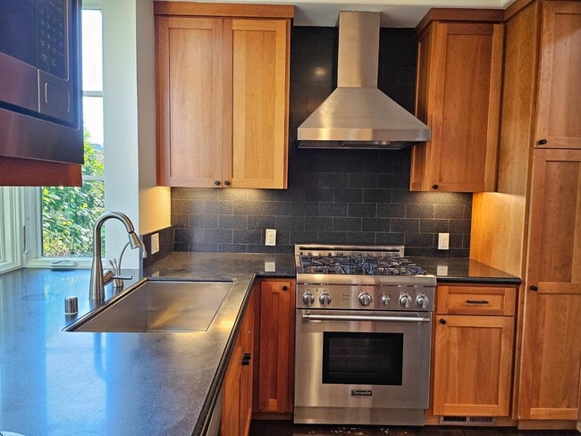 Photo - 919 Fremont Pl