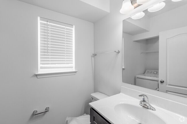 1BR, 1.5BA - 797SF - Second Bathroom - Melanie's Ridge