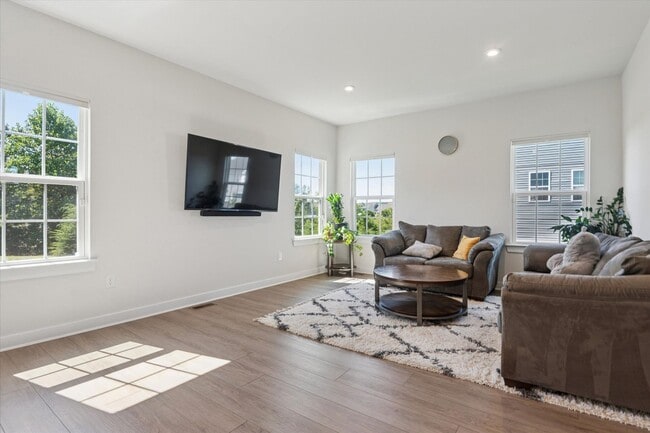 Photo - Beautifully Upgraded 4B/3.5B Home with Dec...
