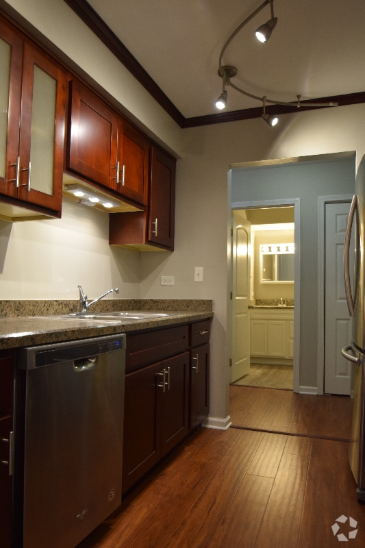 Building Photo - 1425 Ashland Ave Unit 300 Rental