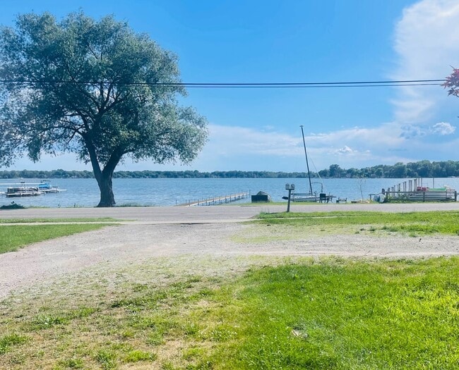 Photo - 743 E Walled Lake Dr Unit 1