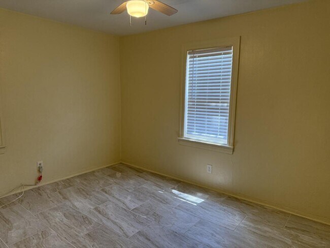 Photo - 2843 2nd Ave S