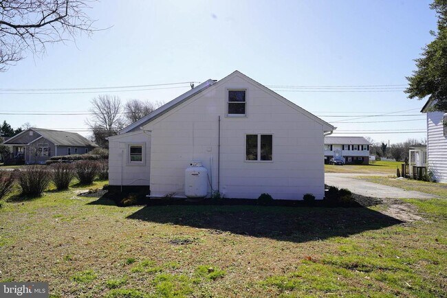 Photo - 221 Branch St