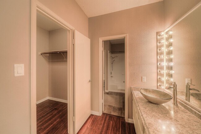 Photo - 17583 Red Oak Dr Unit 7583