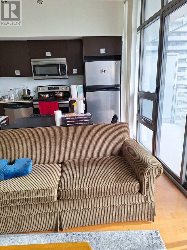Photo - 33 Charles St E Unit 1402