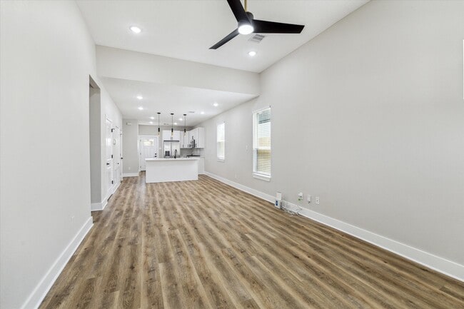 Photo - 8130 Sunbury St