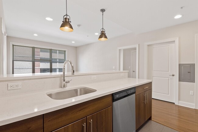 Photo - 100 Marshall St Unidad 210