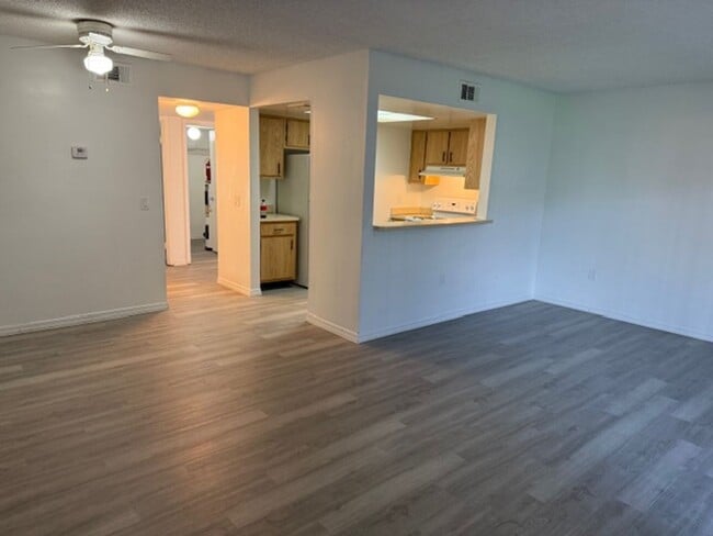 Large One bedroom Condo - Large One bedroom Condo Unit J043