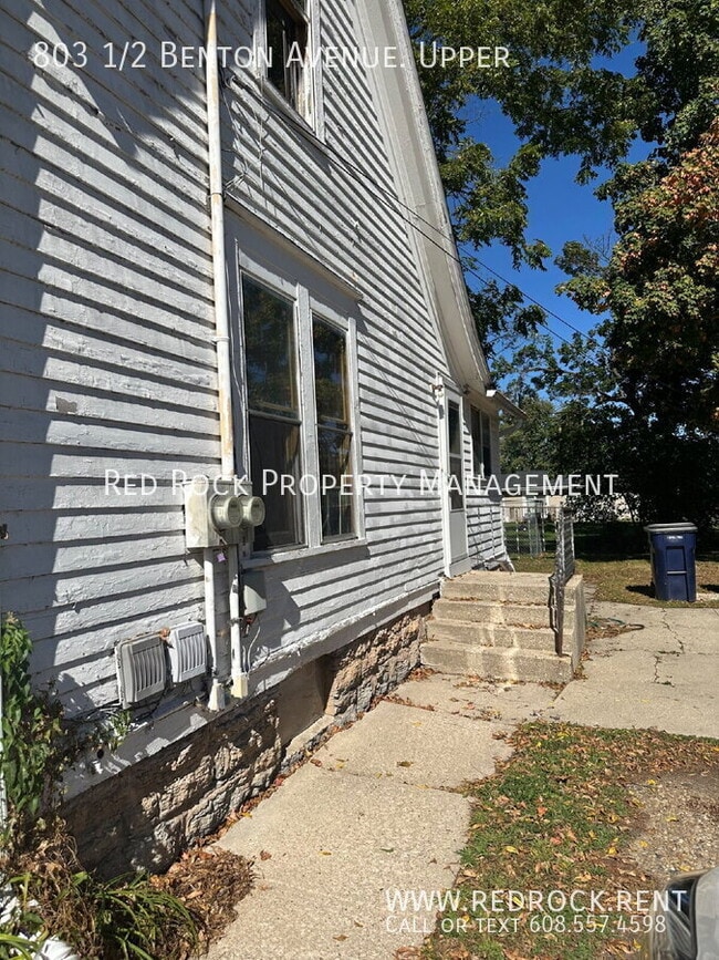 Building Photo - 803 1/2 Benton Avenue. Upper-