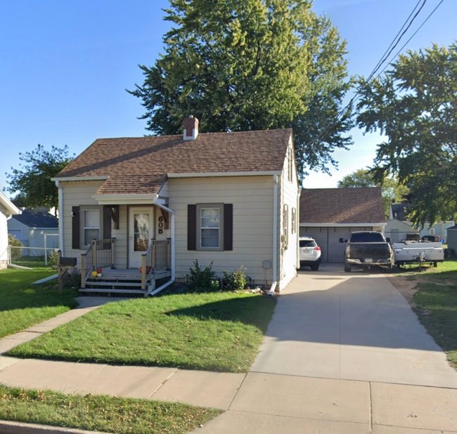 Building Photo - 605 Pierce Ave Rental