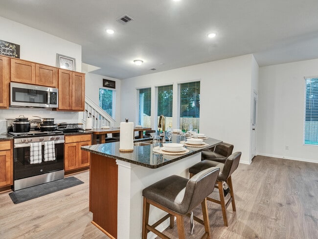 Photo - 401 Magnolia Ln