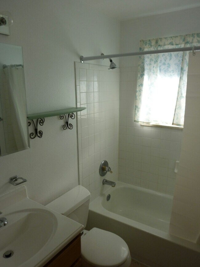 Photo - 2955-2959 Newton St