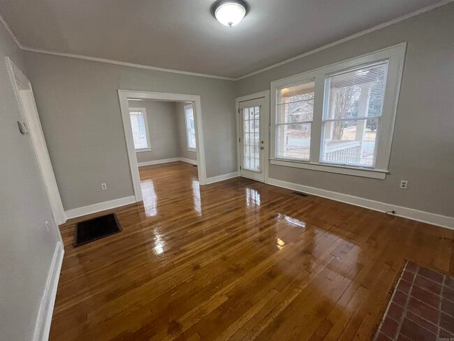 Photo - 218 S Valentine St