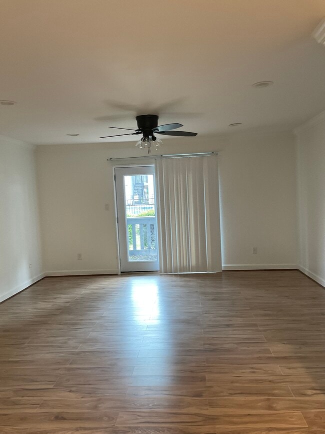 Building Photo - 1019 Woodland Vlg Unit Woodland VIllage