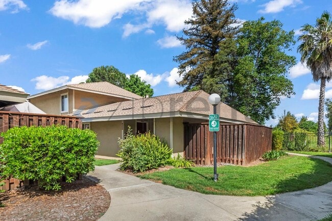 Photo - 2095 Olivera Rd