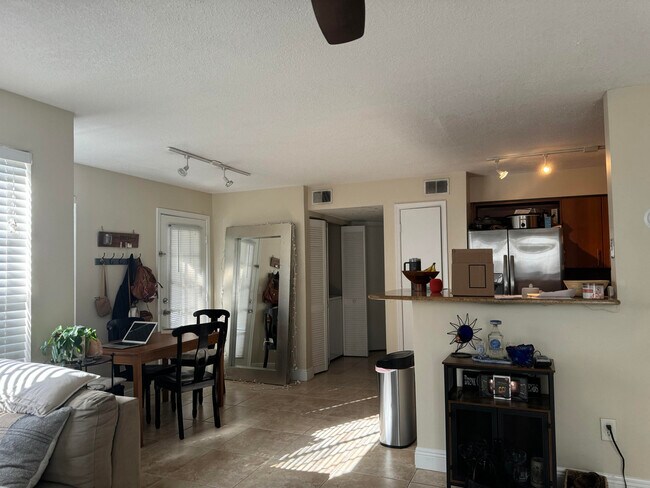 Photo - 1020 Crystal Way Unit A