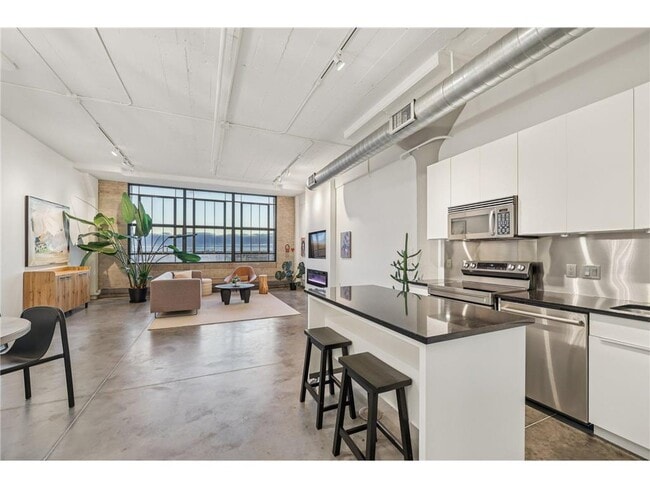 Building Photo - 2929 Chicago Ave Unit 1105