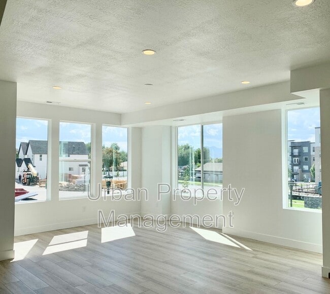 Photo - 143 E Verdon Ct