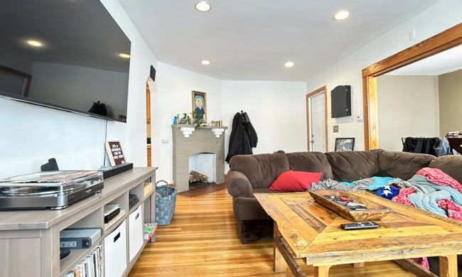 Photo - 27 South Crescent Circuit Unit A