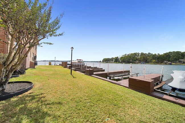 Photo - Welcome to your lakeside sanctuary in the ... Unidad 116