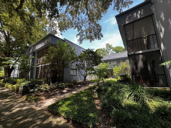 Photo - MOVE IN NOW!! 2ND FLOOR CORNER 2x2 UNIT WITH SCREENED IN PORCH! Unidad 219