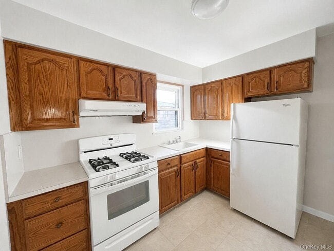 Photo - 70-65 Walnut St Unit 3