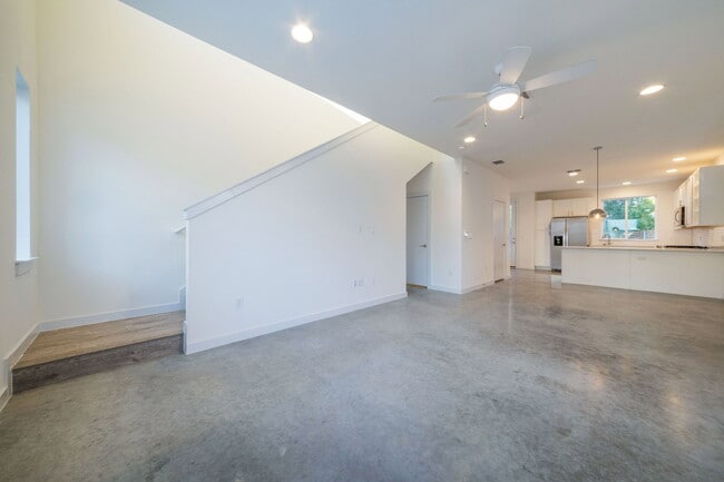 Photo - 801 N Bluff Dr