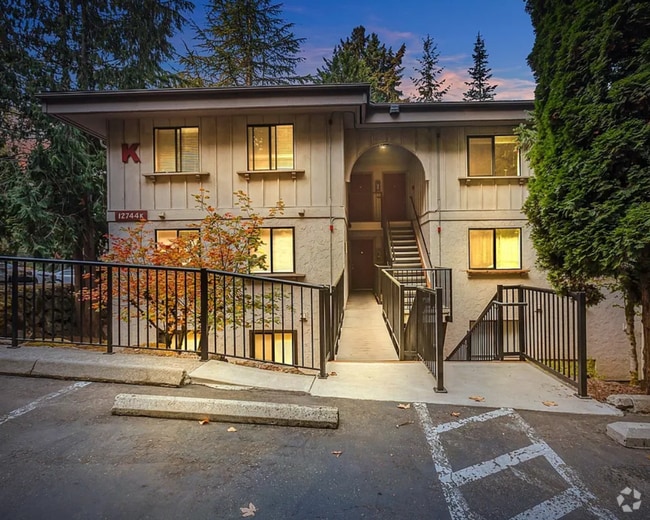 Building Photo - Charming Updated Ground-Floor 2 Bed - 1 Ba... Unit K10 Rental