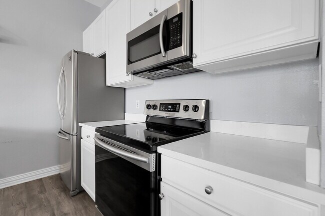 Photo - $1,530.00 - 1 Bed, 1 Bath Condo in Denver in Great Location! Unit 208