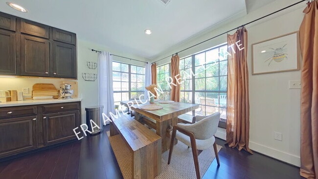 Photo - 410 Spanish Moss Trail